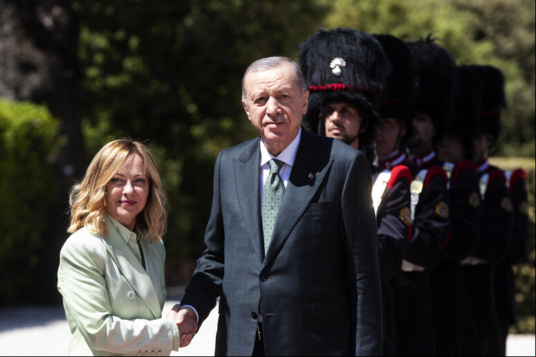 Meloni recebe Erdogan em Roma nesta terça - TODOS OS DIREITOS RESERVADOS