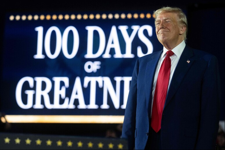Trump celebra seus 100 dias de governo, mesmo diante de alta desaprovação popular © ANSA/AFP