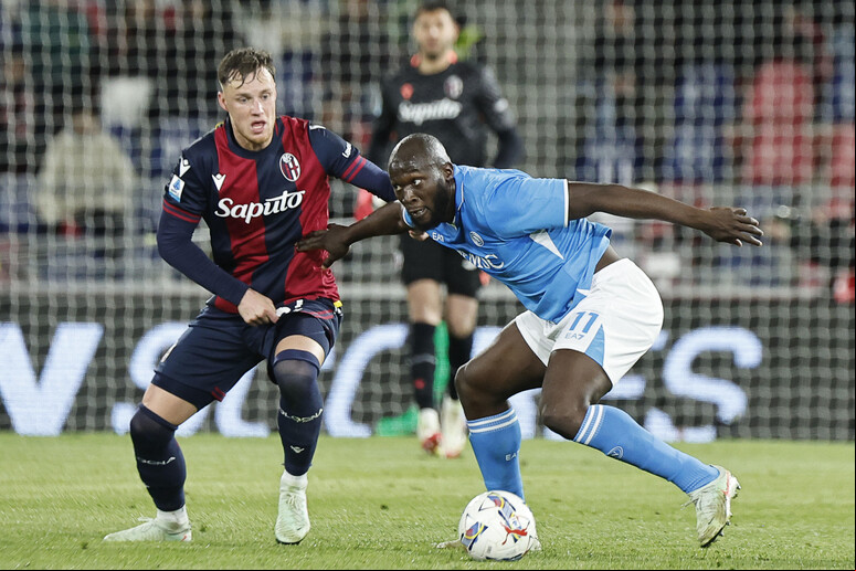 Napoli ou pressão do Bologna e conseguiu sair de Bolonha com empate em 1 a 1 - TODOS OS DIREITOS RESERVADOS
