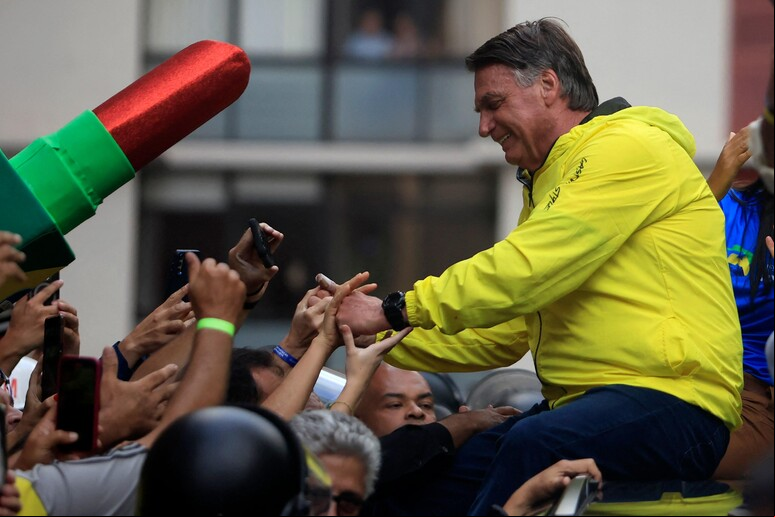 Bolsonaro ou por cirurgia no intestino © ANSA/AFP