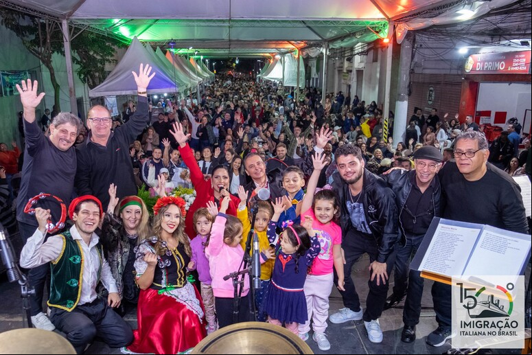 Público e dançarinos fazem celebram Festa Italiana de CasaLuce no Brás © ANSA/Divulgação