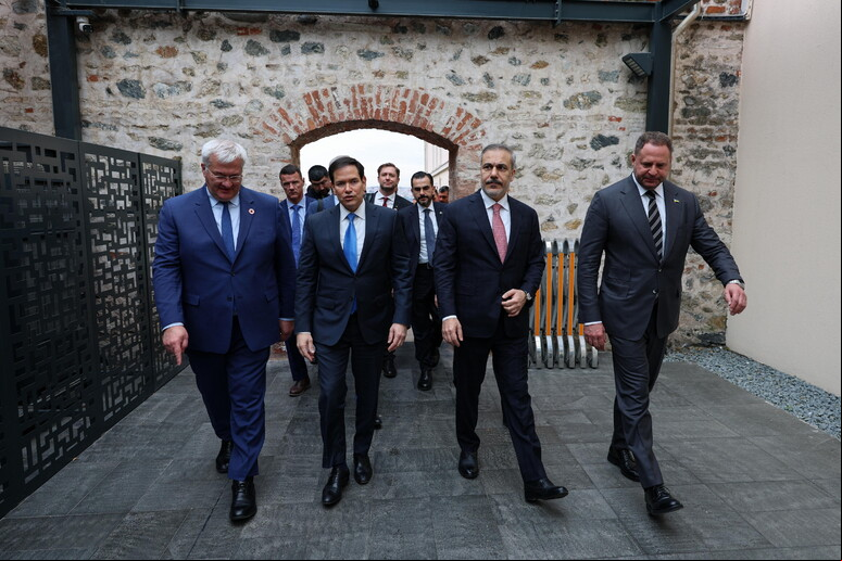 Representes dos governos turco, ucraniano e americano em Istambul - TODOS OS DIREITOS RESERVADOS