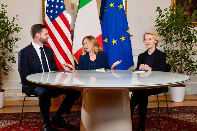 Meloni, Vance e Ursula von der Leyen durante encontro Roma © ANSA/EPA
