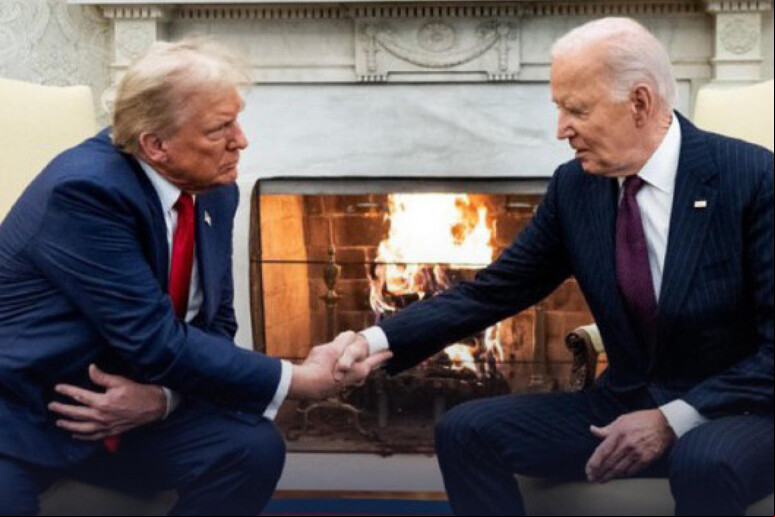 Trump e Biden se cumprimentam - TODOS OS DIREITOS RESERVADOS