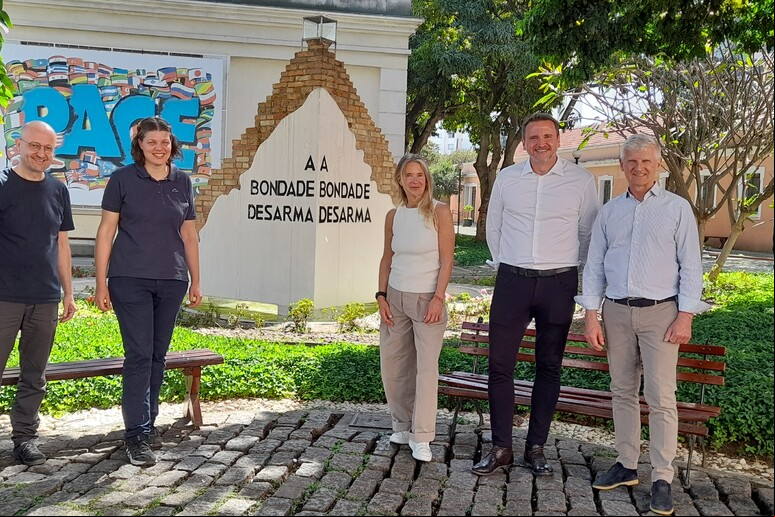 Andrea Illy em visita ao Arsenal da Esperança © ANSA/Divulgação_Larissa Takahashi