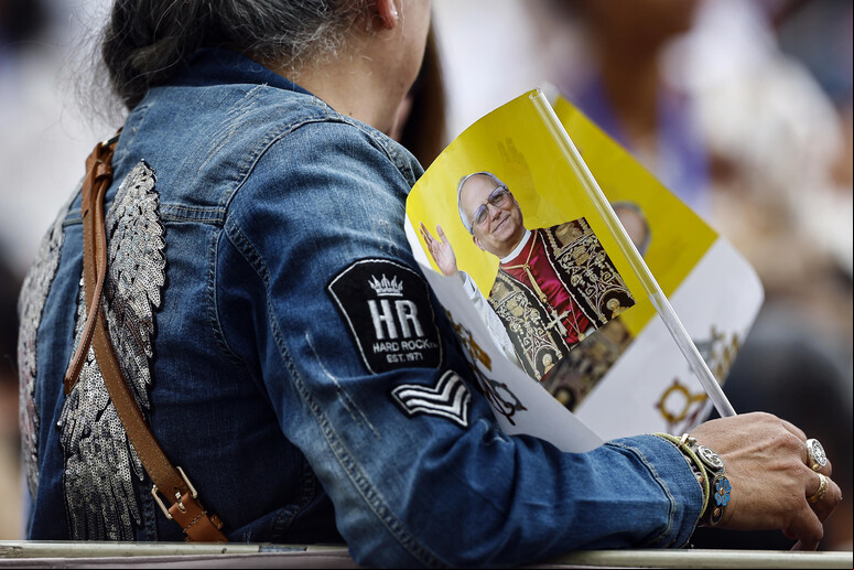 Papa recebeu cartas de associação de mulheres - TODOS OS DIREITOS RESERVADOS
