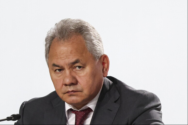 Sergei Shoigu viajou à Coreia do Norte para se reunir com Kim Jong-un © ANSA/EPA