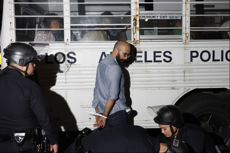 Imigrantes ilegais nos EUA serão enviados a Guantánamo - TODOS OS DIREITOS RESERVADOS