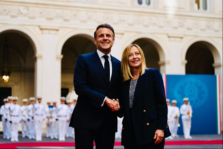 Cúpula entre Meloni e Macron no Palazzo Chigi durou mais de três horas - TODOS OS DIREITOS RESERVADOS