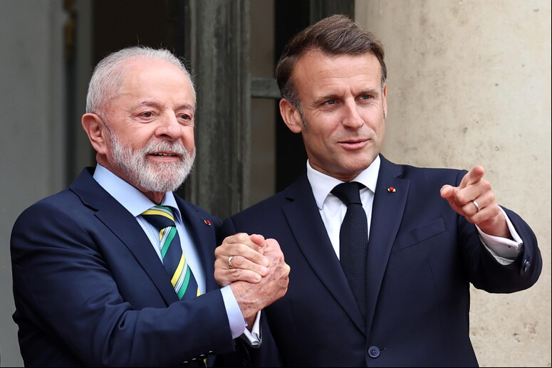 Lula é recebido por Macron na França © ANSA/EPA