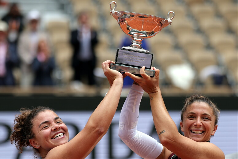 Triunfo em duplas, Errani e Paolini vencem Roland Garros - TODOS OS DIREITOS RESERVADOS